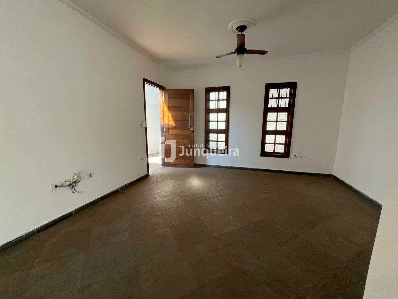 Casa à venda, 4 quartos, sendo 2 suítes, 2 vagas, no bairro Jardim Monumento em Piracicaba - SP