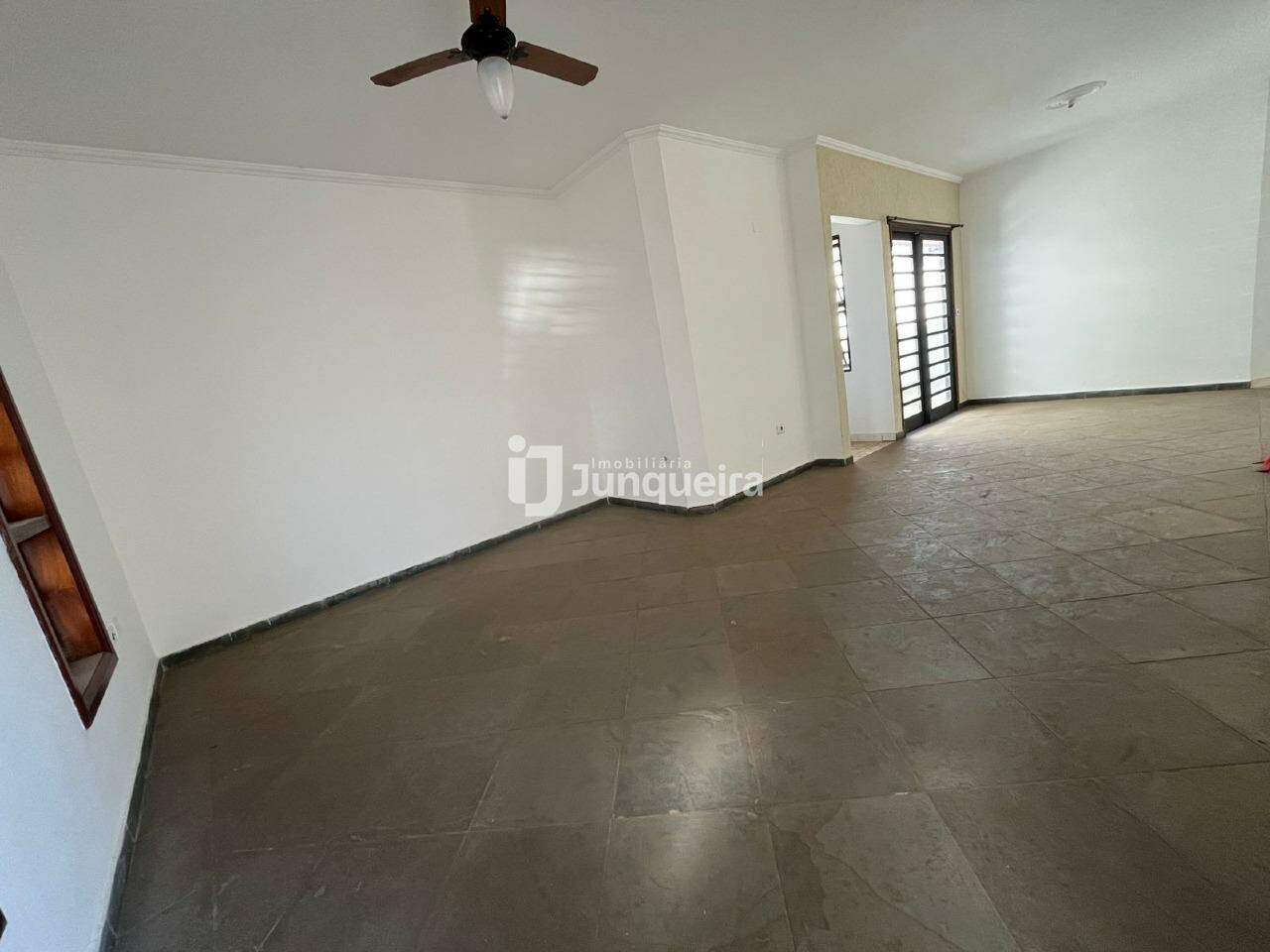 Casa à venda, 4 quartos, sendo 2 suítes, 2 vagas, no bairro Jardim Monumento em Piracicaba - SP