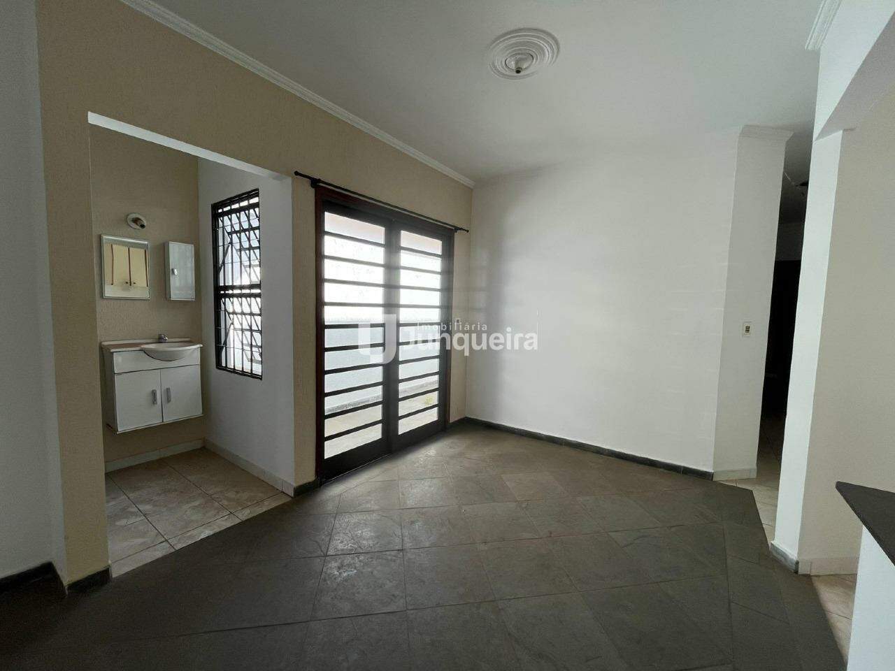 Casa à venda, 4 quartos, sendo 2 suítes, 2 vagas, no bairro Jardim Monumento em Piracicaba - SP