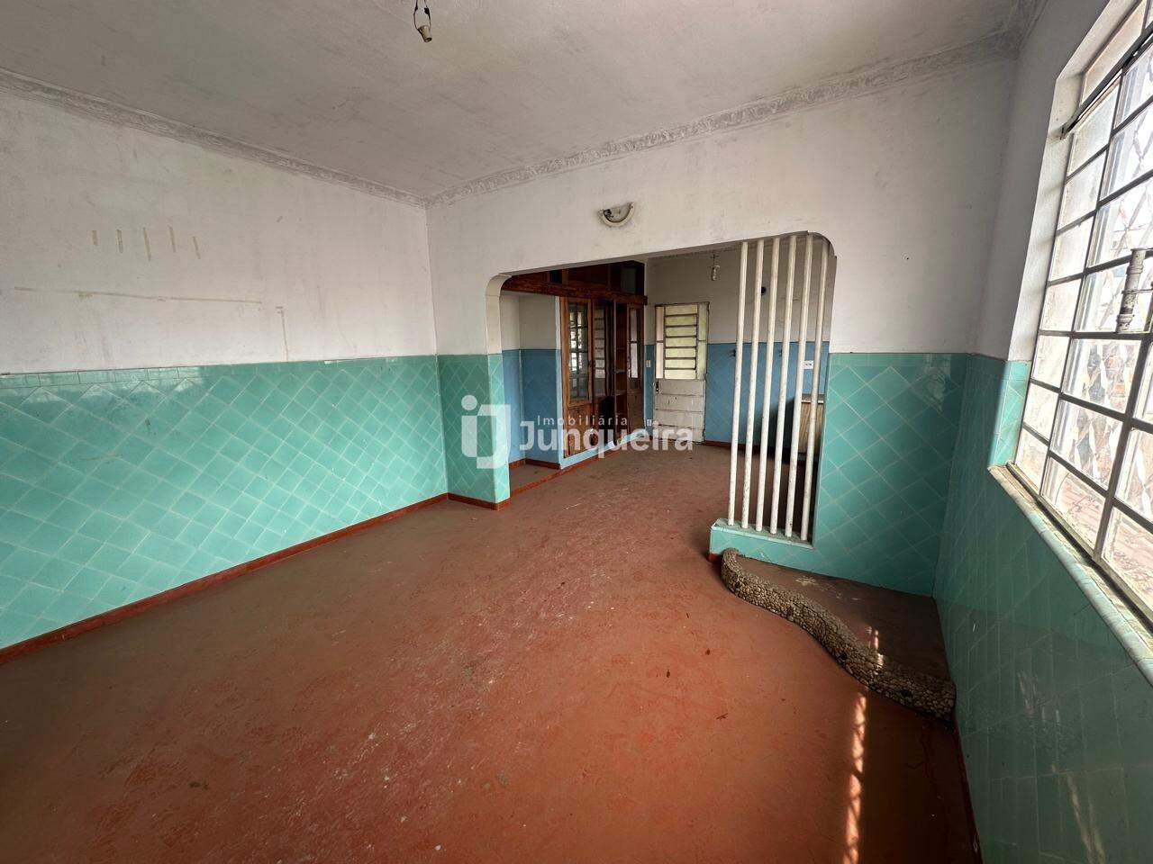 Casa à venda, 3 quartos, 1 vaga, no bairro Centro em Piracicaba - SP