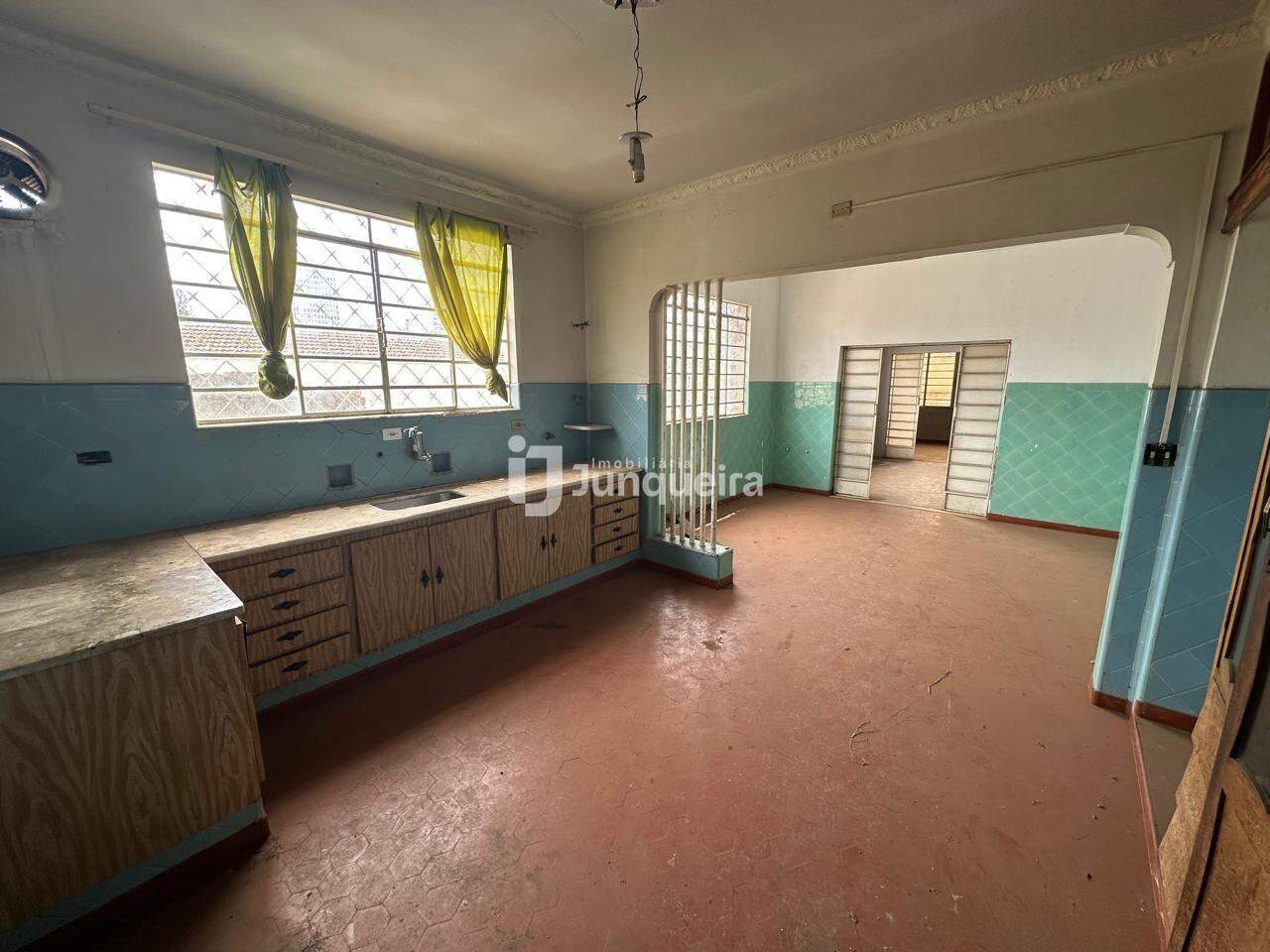 Casa à venda, 3 quartos, 1 vaga, no bairro Centro em Piracicaba - SP