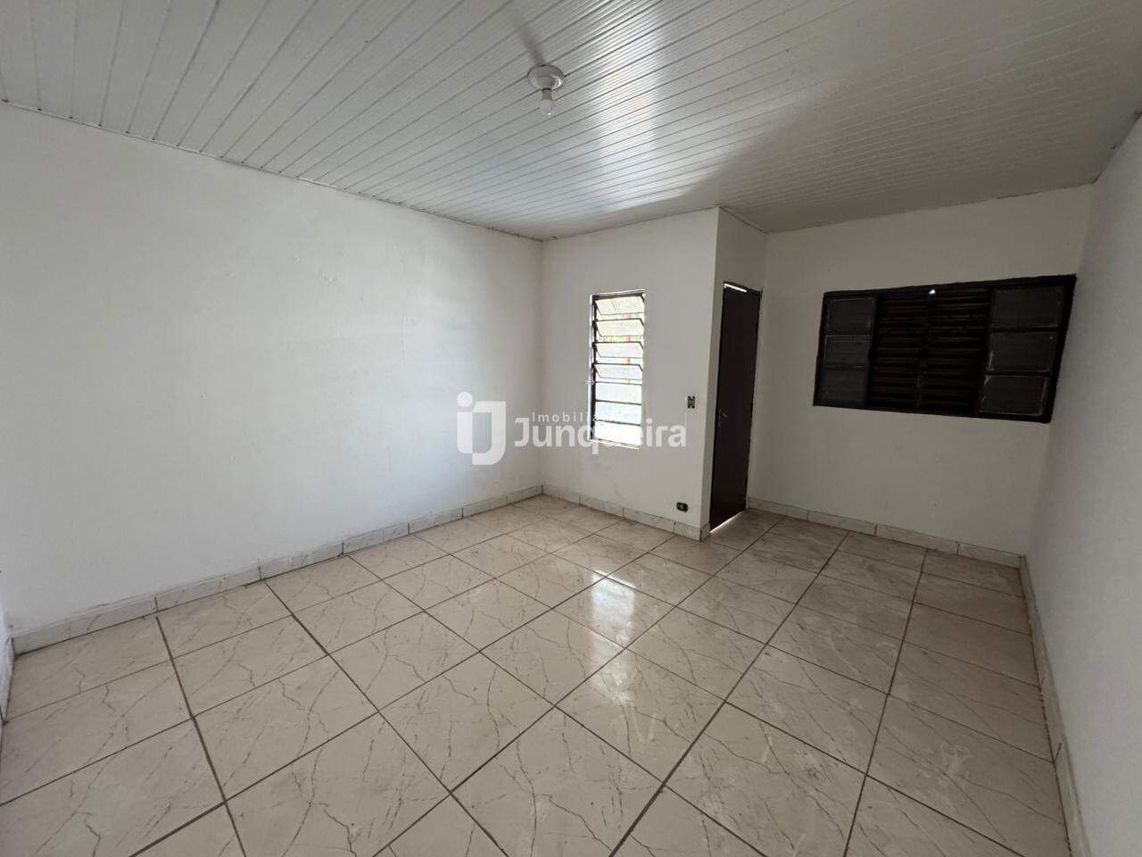 Casa à venda, 2 quartos, 2 vagas, no bairro Santa Terezinha em Piracicaba - SP