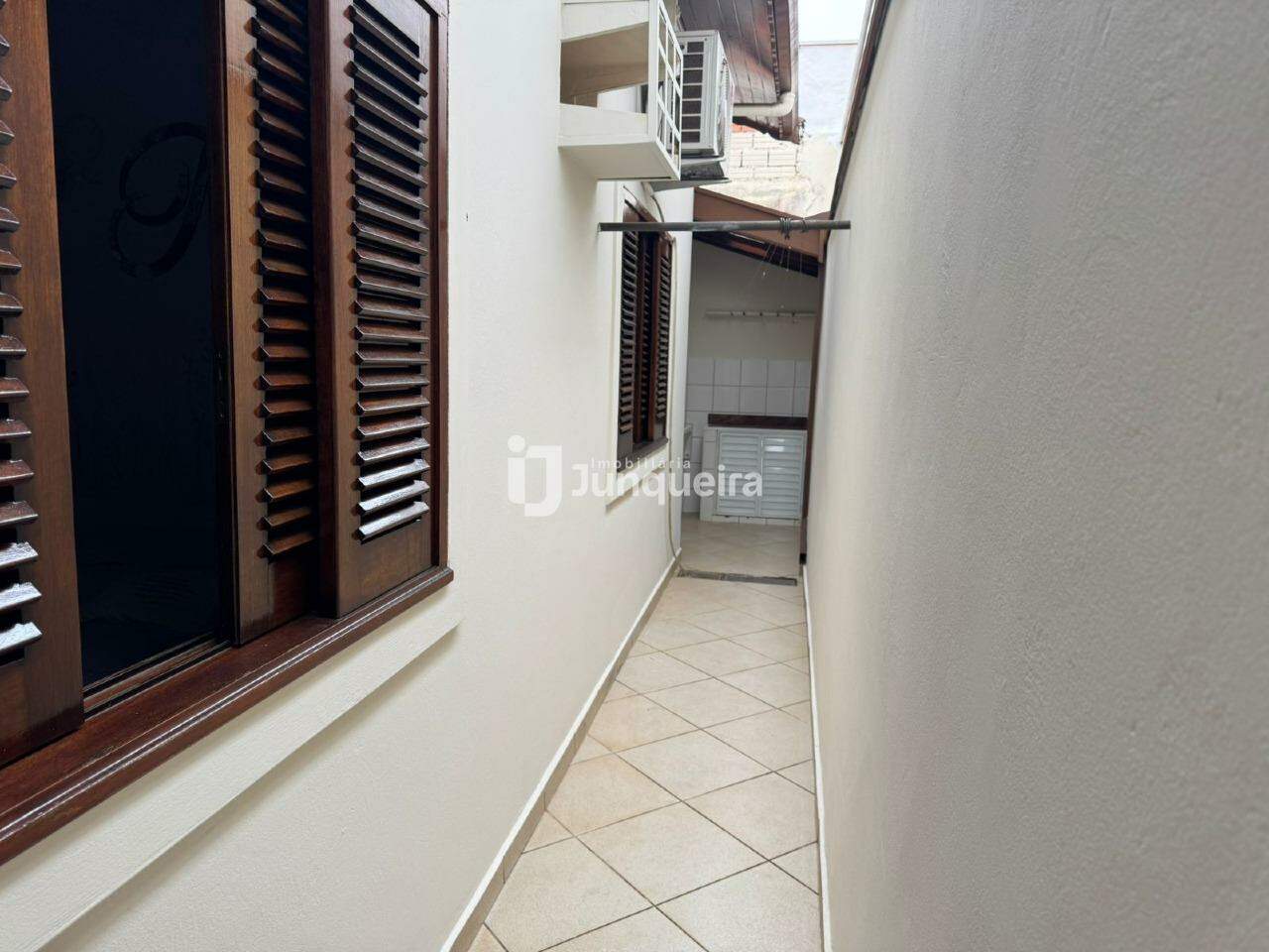 Casa à venda, 2 quartos, sendo 1 suíte, 2 vagas, no bairro Nova Piracicaba em Piracicaba - SP