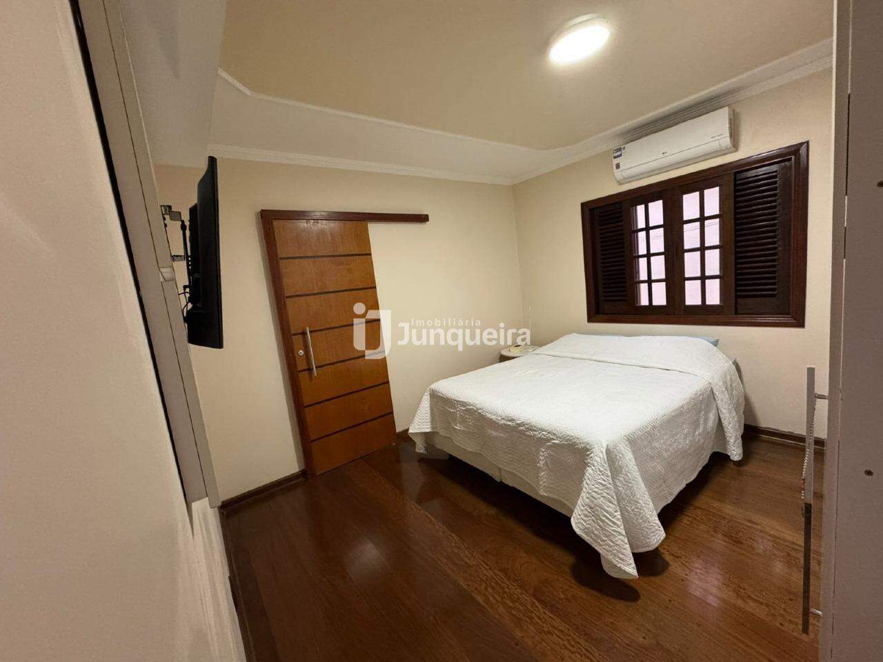 Casa à venda, 2 quartos, sendo 1 suíte, 2 vagas, no bairro Nova Piracicaba em Piracicaba - SP