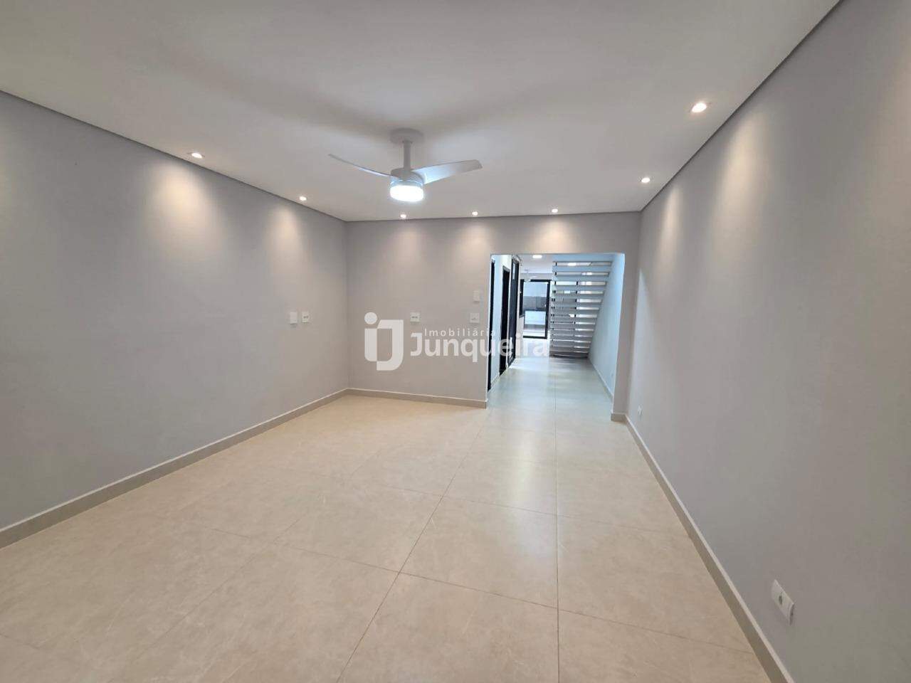 Casa à venda, 2 quartos, sendo 2 suítes, 2 vagas, no bairro Cidade Alta em Piracicaba - SP