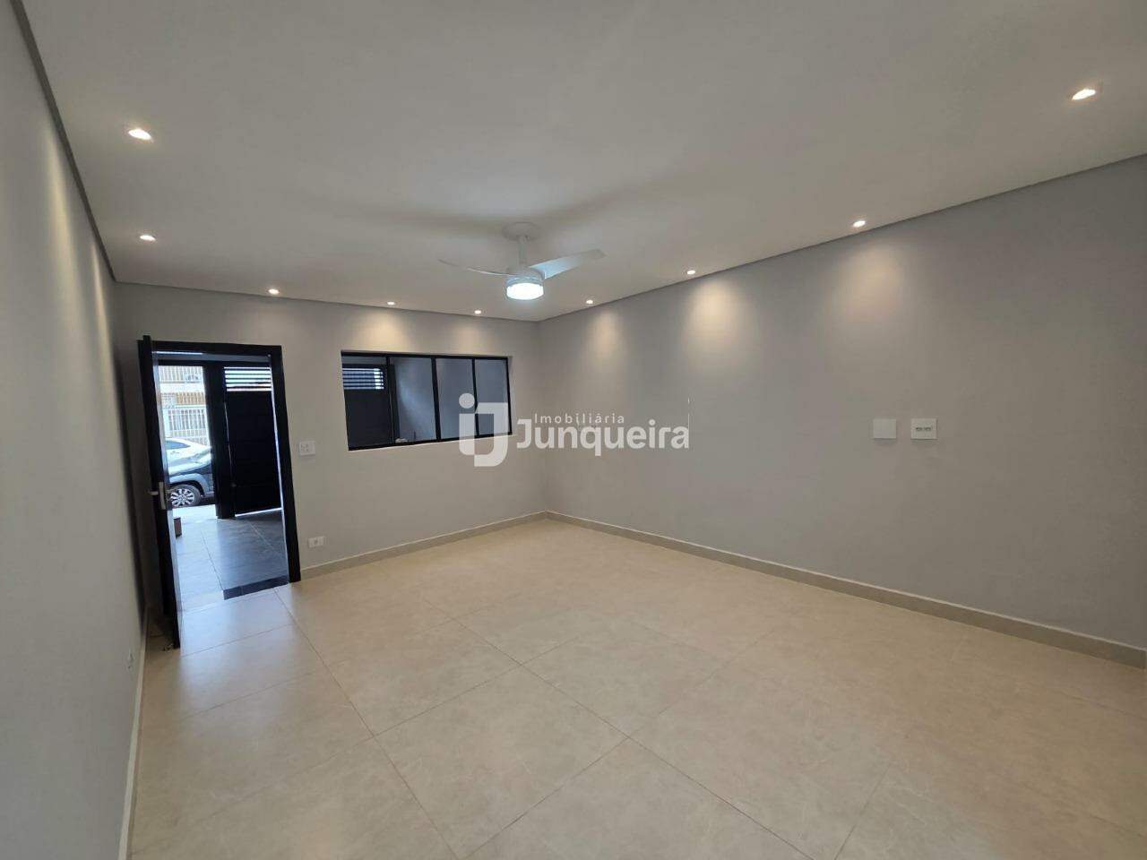 Casa à venda, 2 quartos, sendo 2 suítes, 2 vagas, no bairro Cidade Alta em Piracicaba - SP