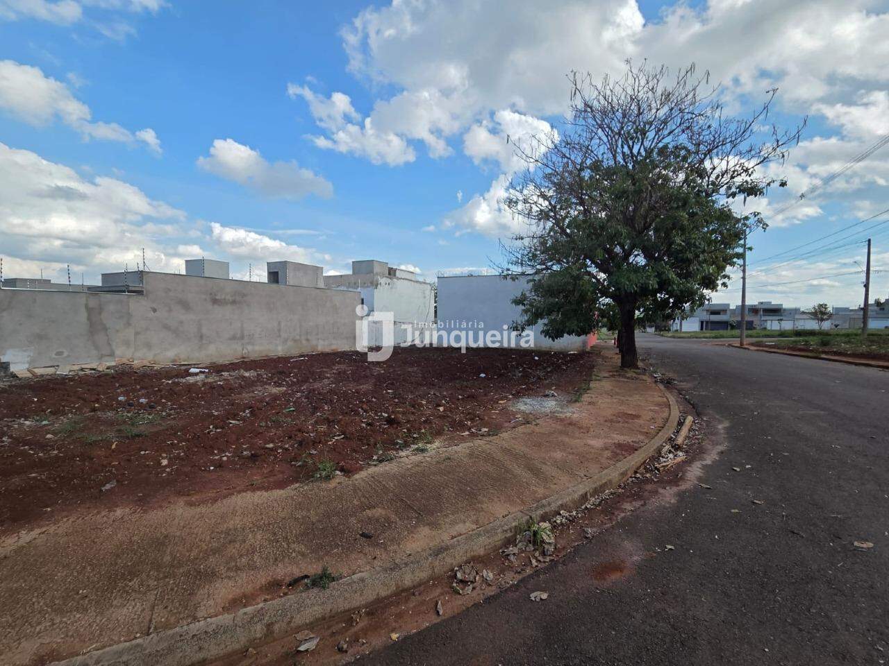 Terreno à venda, no bairro Residencial Bertolucci em Piracicaba - SP