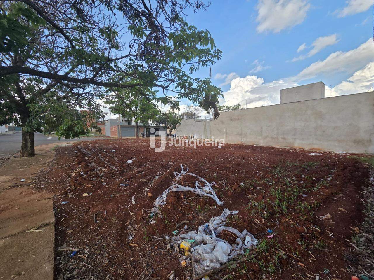 Terreno à venda, no bairro Residencial Bertolucci em Piracicaba - SP