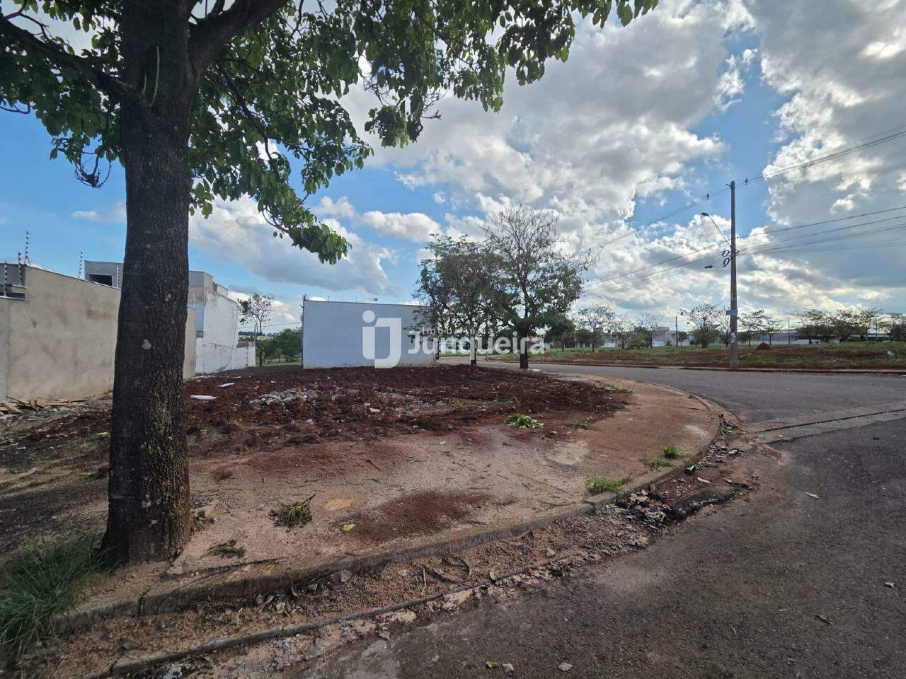 Terreno à venda, no bairro Residencial Bertolucci em Piracicaba - SP