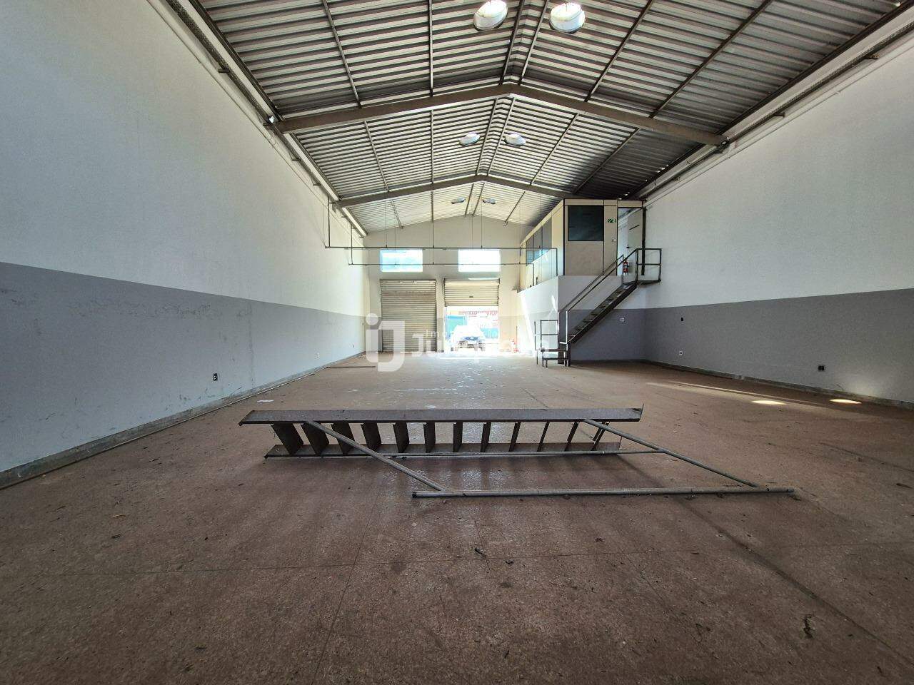 Galpão à venda, 2 vagas, no bairro Jaraguá em Piracicaba - SP