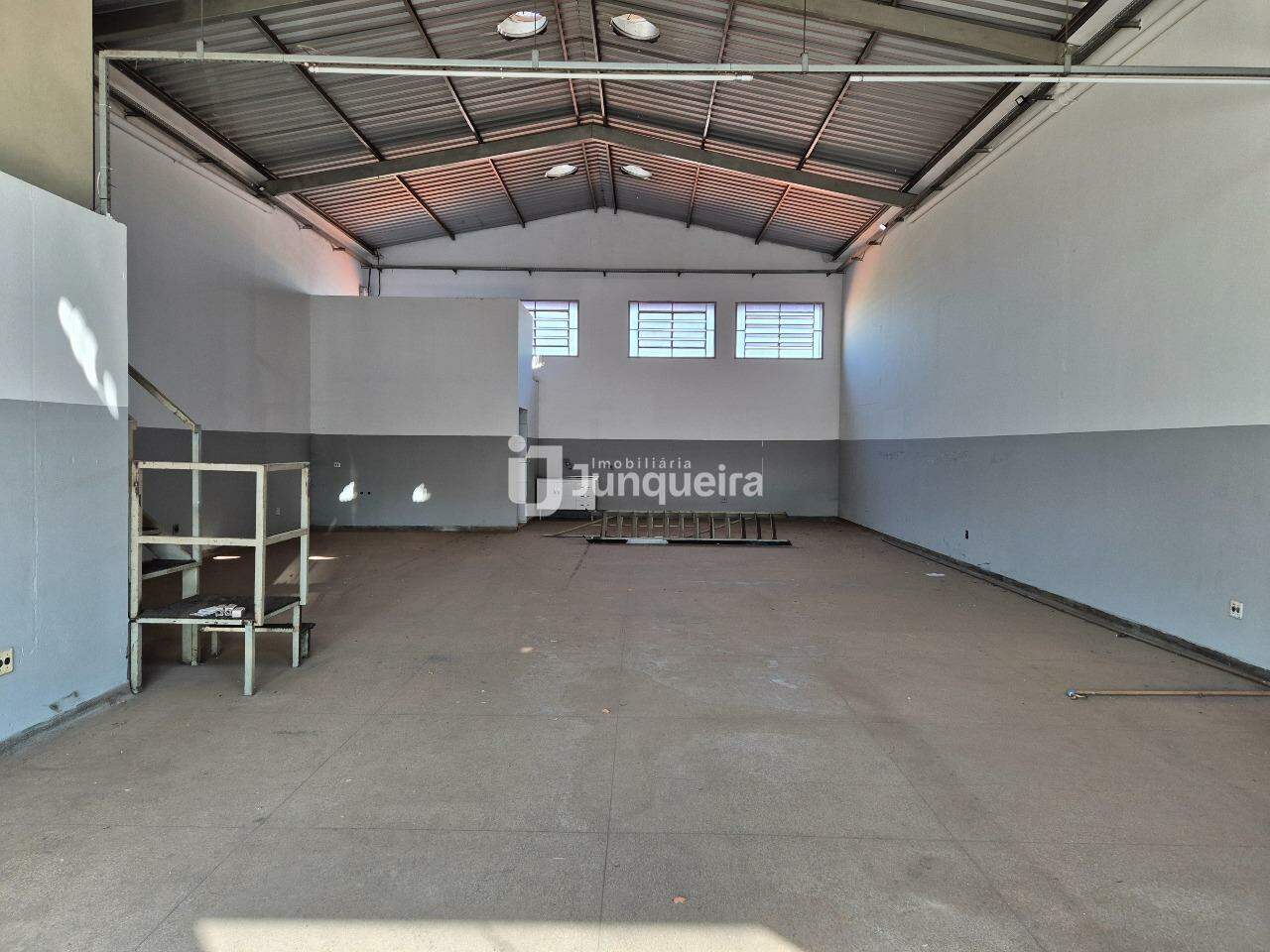 Galpão à venda, 2 vagas, no bairro Jaraguá em Piracicaba - SP