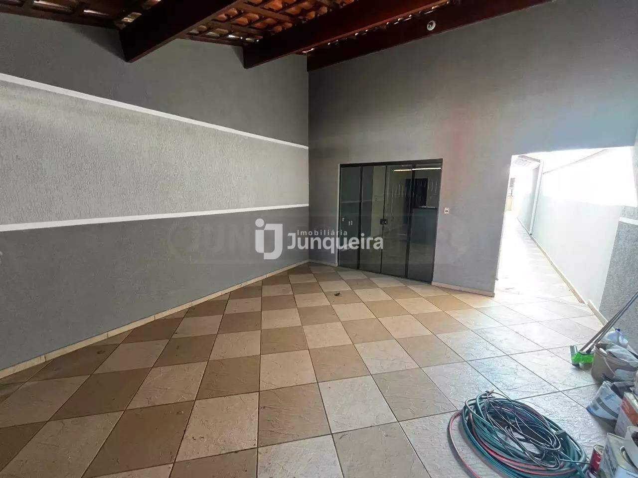 Casa à venda, 2 quartos, 2 vagas, no bairro Residencial Bom Jardim em Rio das Pedras - SP