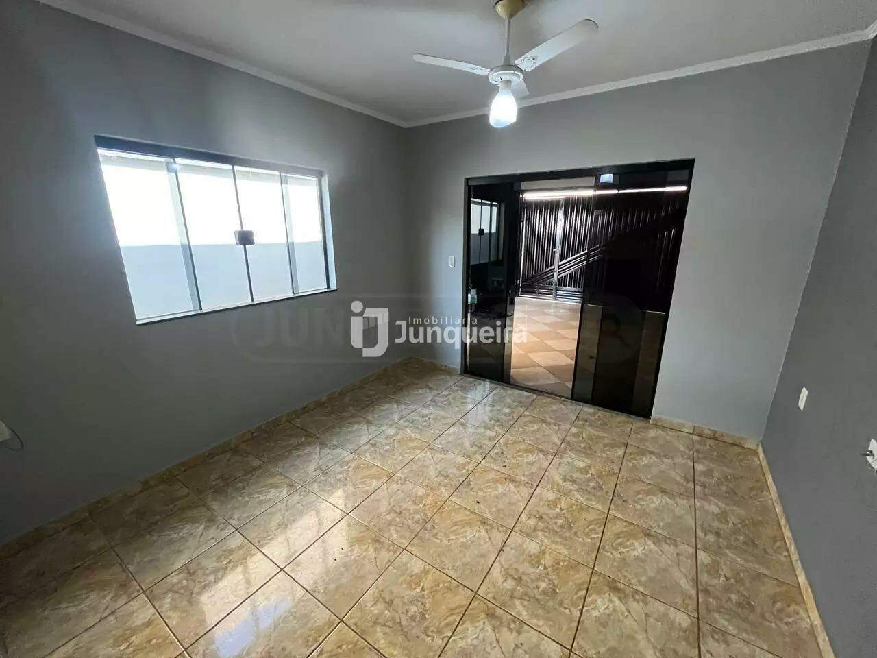 Casa à venda, 2 quartos, 2 vagas, no bairro Residencial Bom Jardim em Rio das Pedras - SP