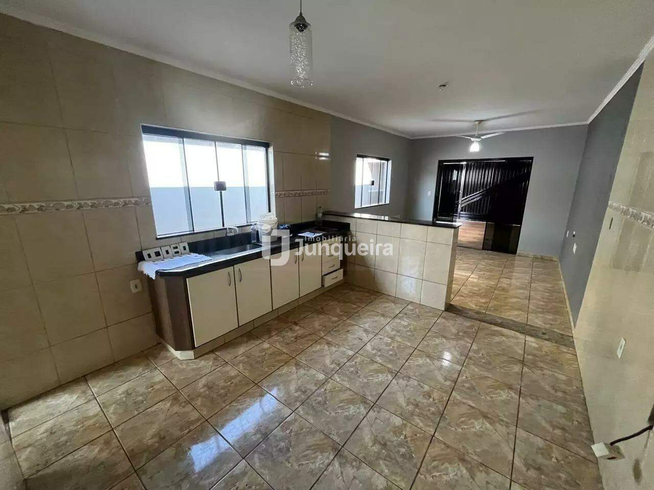 Casa à venda, 2 quartos, 2 vagas, no bairro Residencial Bom Jardim em Rio das Pedras - SP