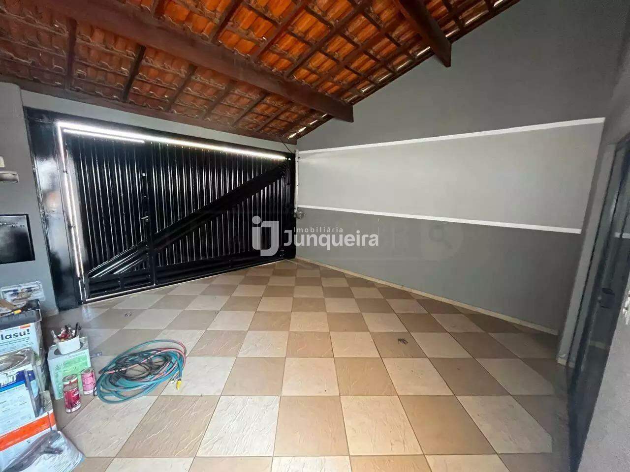 Casa à venda, 2 quartos, 2 vagas, no bairro Residencial Bom Jardim em Rio das Pedras - SP