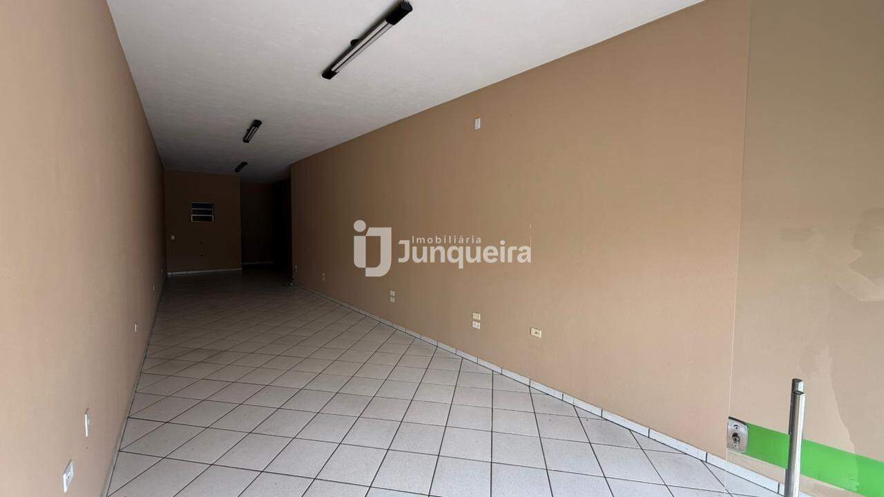Salão para alugar, no bairro Santa Terezinha em Piracicaba - SP