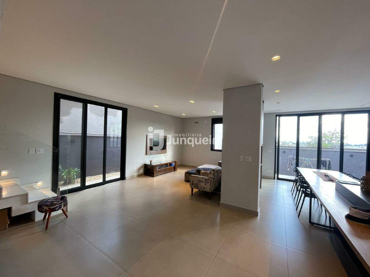 Casa em Condomínio à venda no Villa D'Aquila, 4 quartos, sendo 1 suíte, 2 vagas, no bairro Santa Rosa em Piracicaba - SP