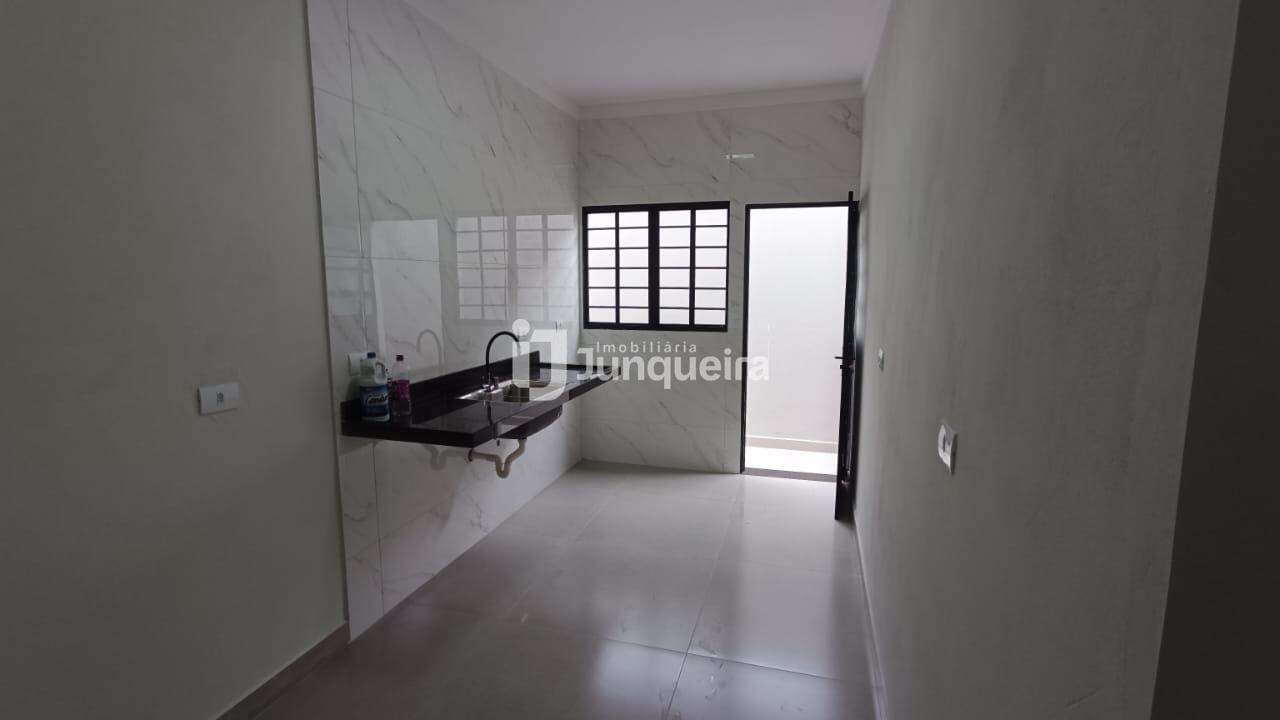 Casa à venda, 3 quartos, sendo 1 suíte, 2 vagas, no bairro Residencial Santo Antônio em Piracicaba - SP