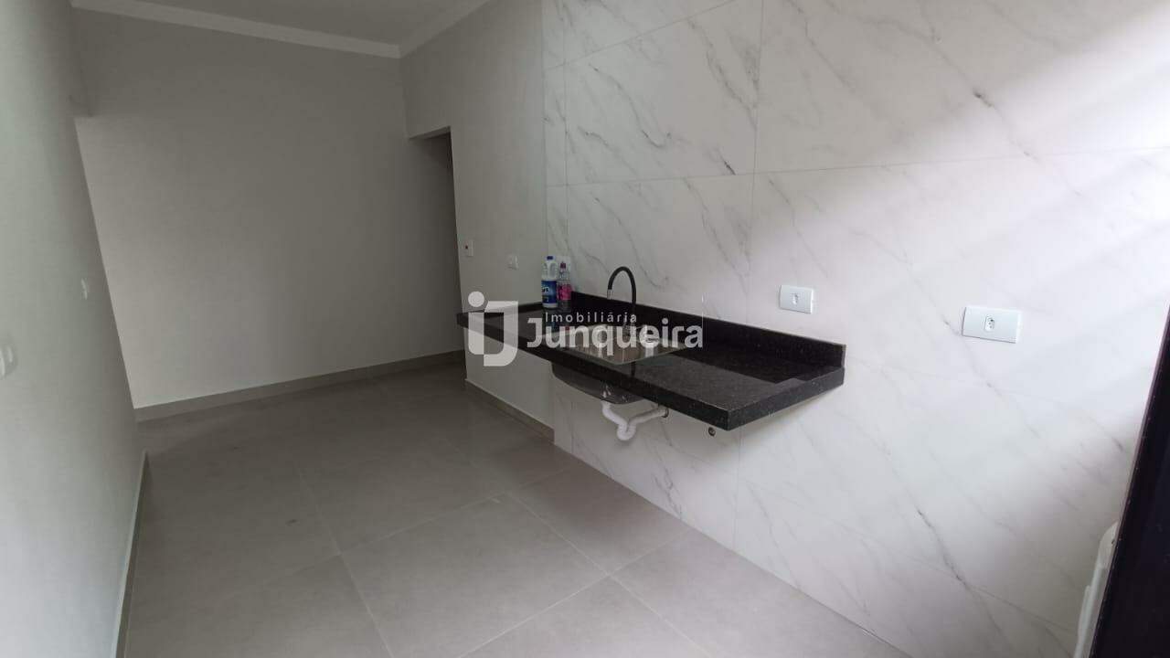 Casa à venda, 3 quartos, sendo 1 suíte, 2 vagas, no bairro Residencial Santo Antônio em Piracicaba - SP