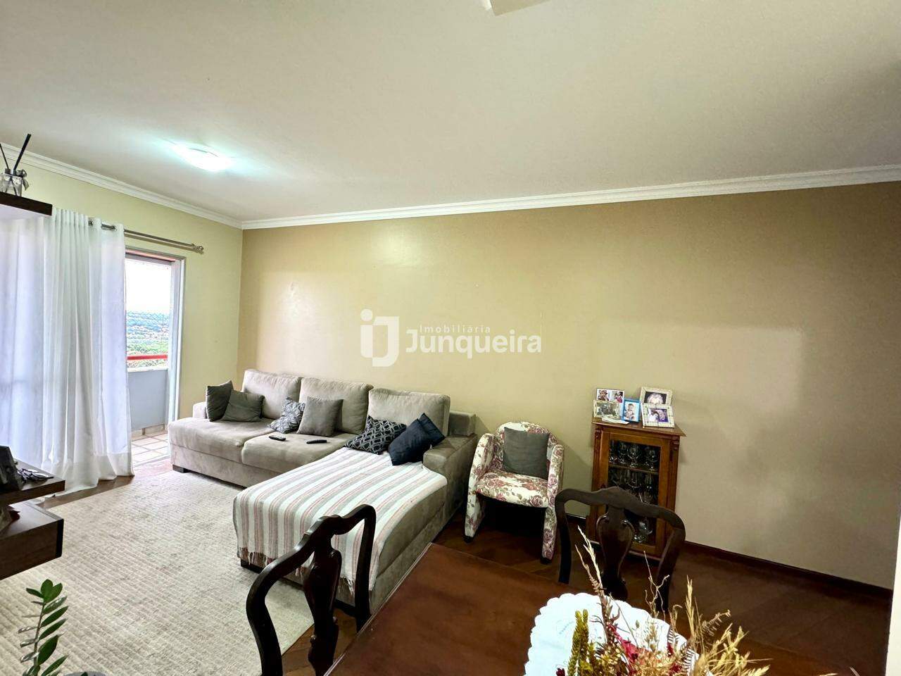 Apartamento à venda no Portal dos Frades , 3 quartos, sendo 1 suíte, 2 vagas, no bairro Centro em Piracicaba - SP