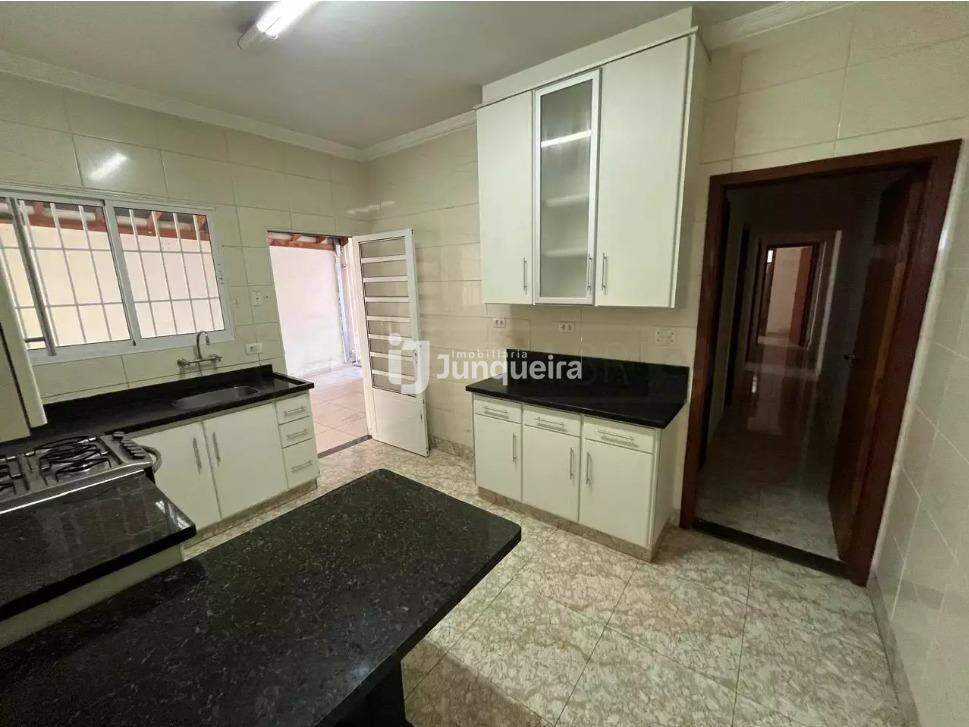 Casa à venda, 3 quartos, sendo 1 suíte, 2 vagas, no bairro Jardim Ibirapuera em Piracicaba - SP