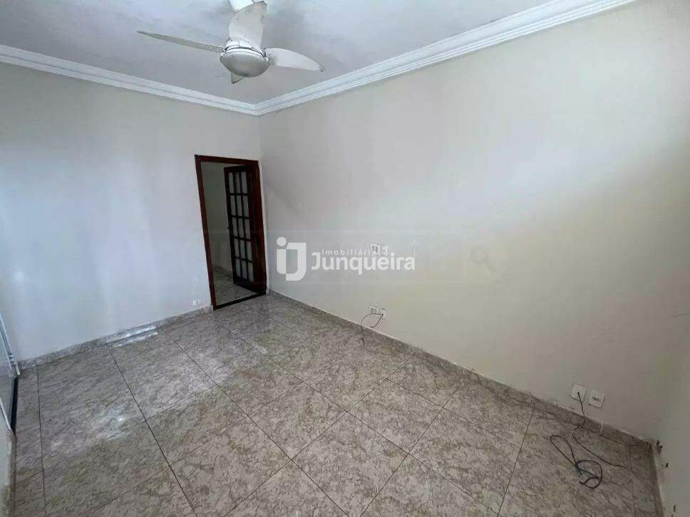 Casa à venda, 3 quartos, sendo 1 suíte, 2 vagas, no bairro Jardim Ibirapuera em Piracicaba - SP