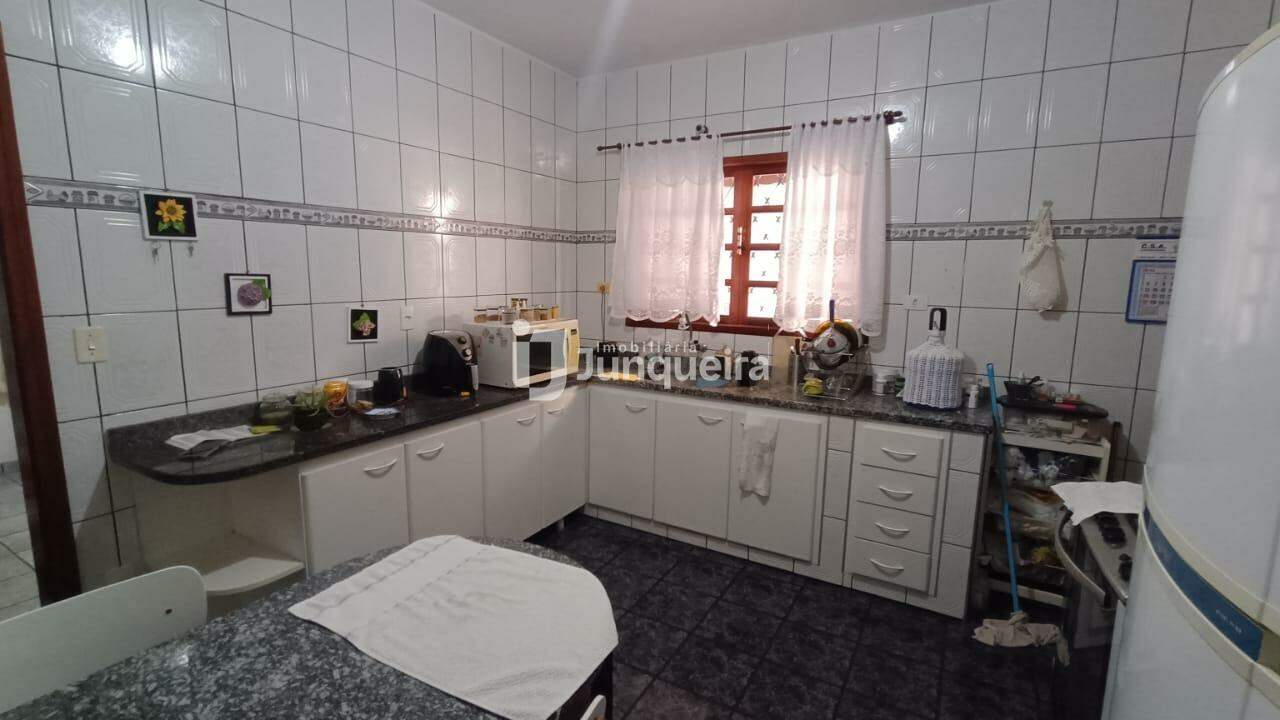 Casa à venda, 3 quartos, sendo 1 suíte, 2 vagas, no bairro Santa Terezinha em Piracicaba - SP