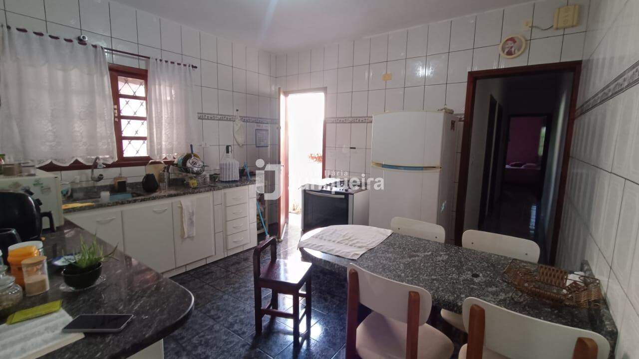 Casa à venda, 3 quartos, sendo 1 suíte, 2 vagas, no bairro Santa Terezinha em Piracicaba - SP