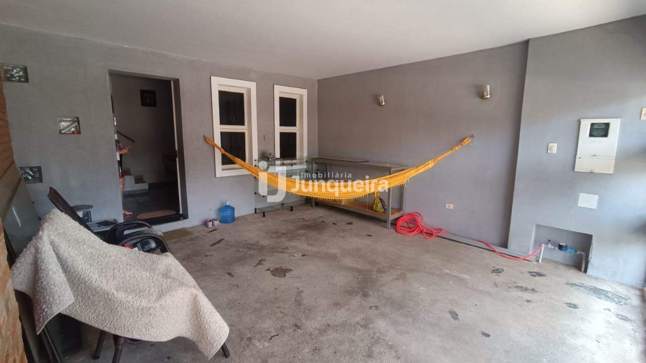 Casa à venda, 3 quartos, sendo 1 suíte, 2 vagas, no bairro Santa Terezinha em Piracicaba - SP