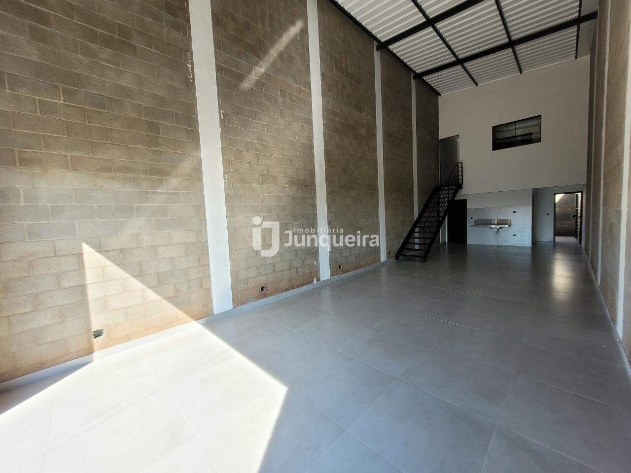 Galpão para alugar, 1 vaga, no bairro Garças em Piracicaba - SP