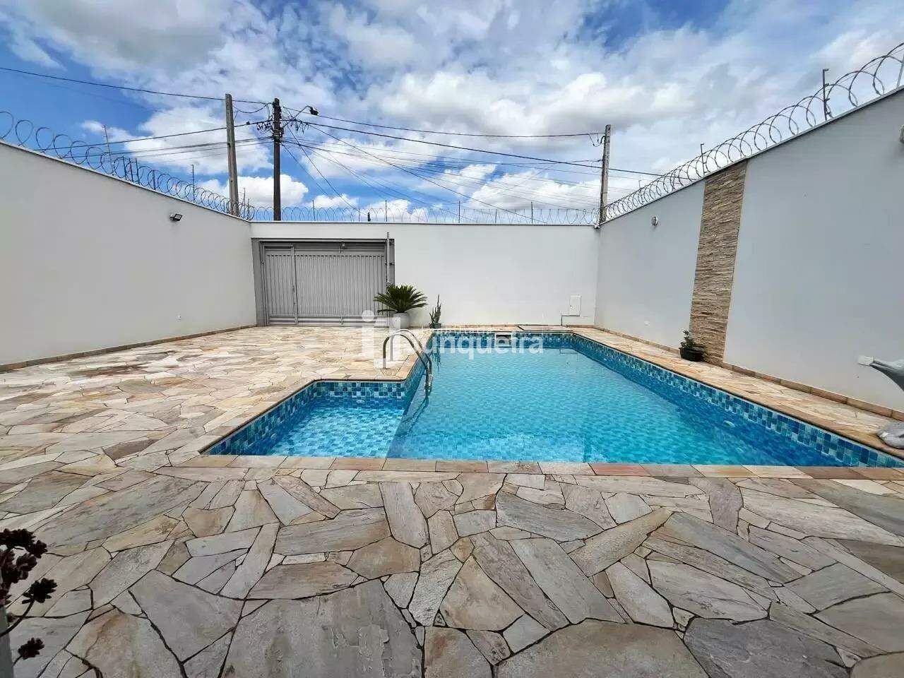 Casa para alugar, 2 quartos, sendo 1 suíte, 2 vagas, no bairro Parque São Matheus em Piracicaba - SP