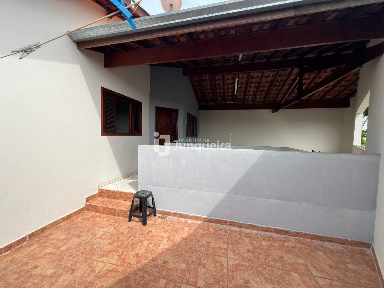 Casa para alugar, 3 quartos, sendo 1 suíte, 2 vagas, no bairro Residencial Santo Antônio em Piracicaba - SP