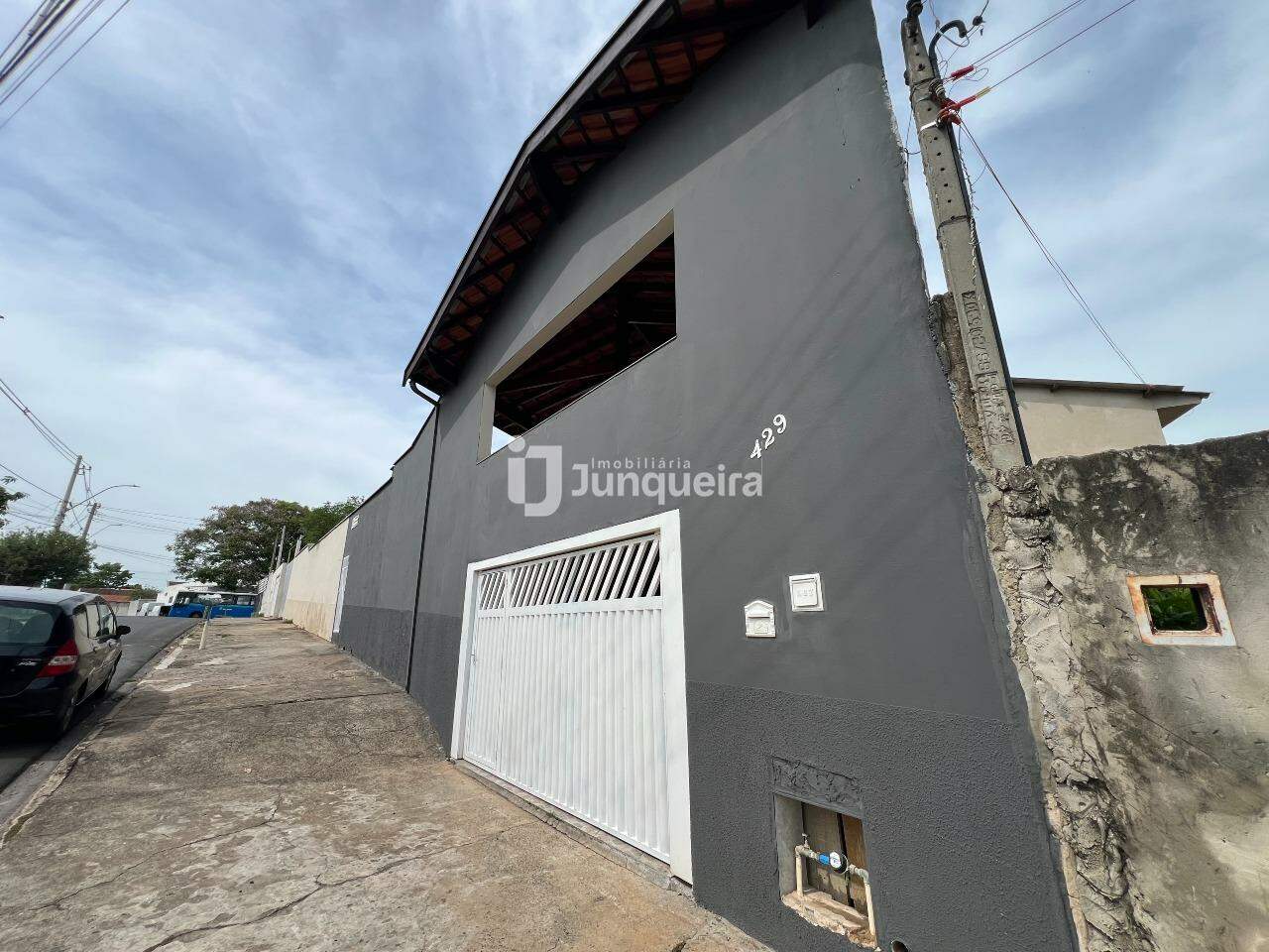 Casa para alugar, 3 quartos, sendo 1 suíte, 2 vagas, no bairro Residencial Santo Antônio em Piracicaba - SP