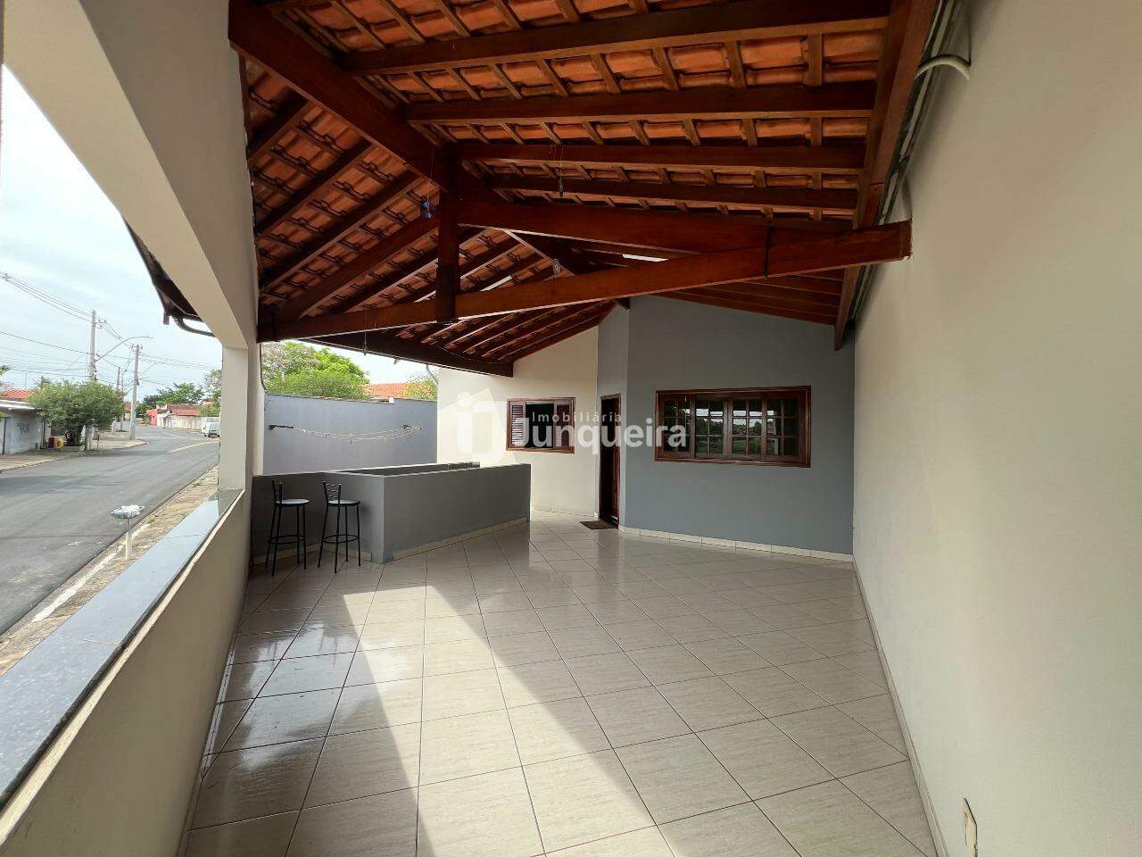 Casa para alugar, 3 quartos, sendo 1 suíte, 2 vagas, no bairro Residencial Santo Antônio em Piracicaba - SP