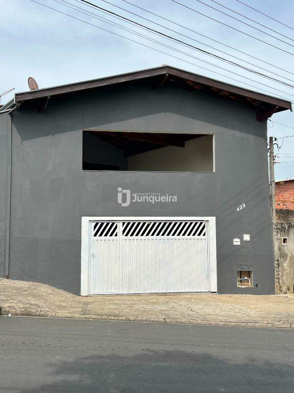 Casa para alugar, 3 quartos, sendo 1 suíte, 2 vagas, no bairro Residencial Santo Antônio em Piracicaba - SP