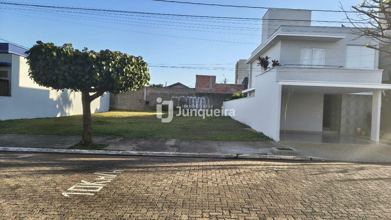 Terreno em Condomínio à venda no Convivio São Francisco, no bairro Jardim São Francisco em Piracicaba - SP