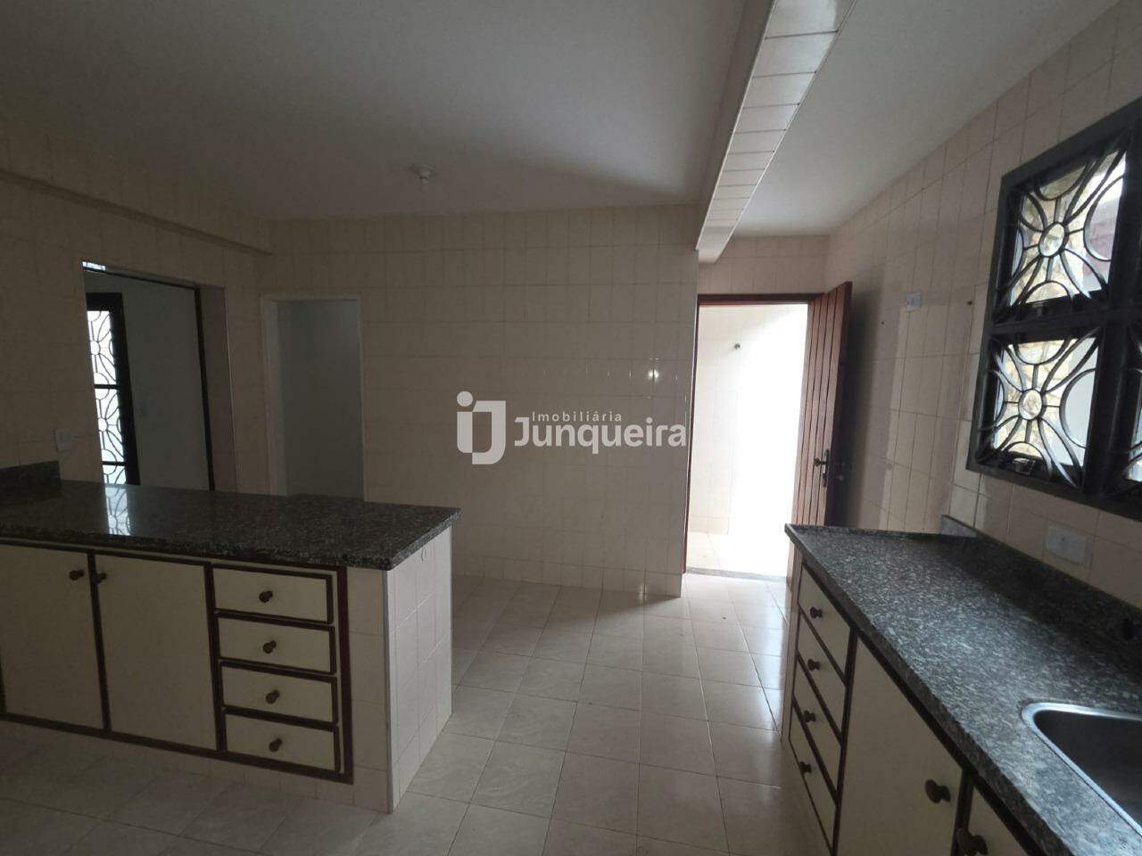 Casa à venda, 3 quartos, sendo 2 suítes, 2 vagas, no bairro PARQUE PREZOTTO em Piracicaba - SP