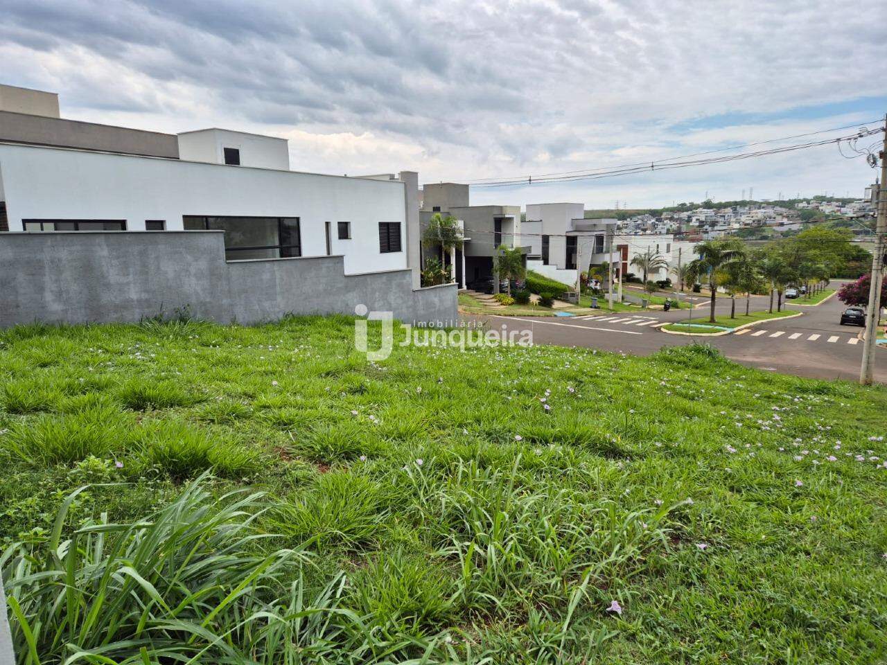Terreno em Condomínio à venda no Villa D'Aquila, no bairro Villa D'áquila em Piracicaba - SP