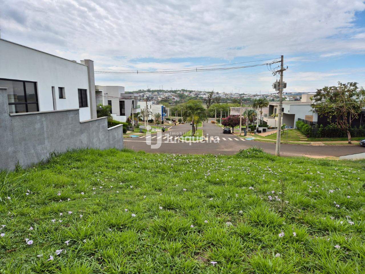 Terreno em Condomínio à venda no Villa D'Aquila, no bairro Villa D'áquila em Piracicaba - SP