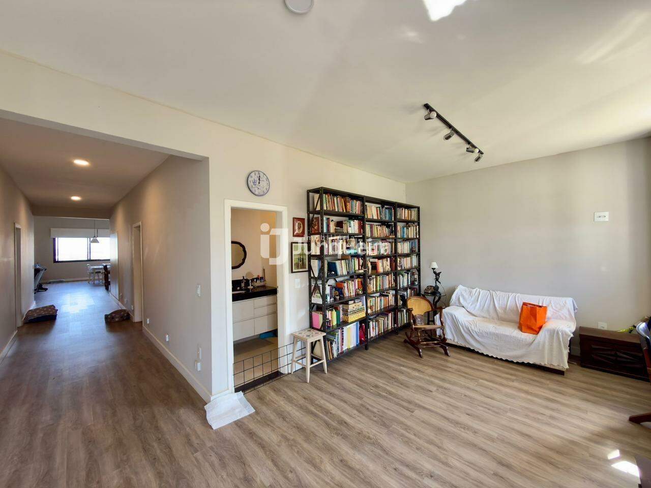 Casa em Condomínio à venda no Morada do Engenho, 3 quartos, sendo 3 suítes, 4 vagas, no bairro Morada do Engenho  em Piracicaba - SP