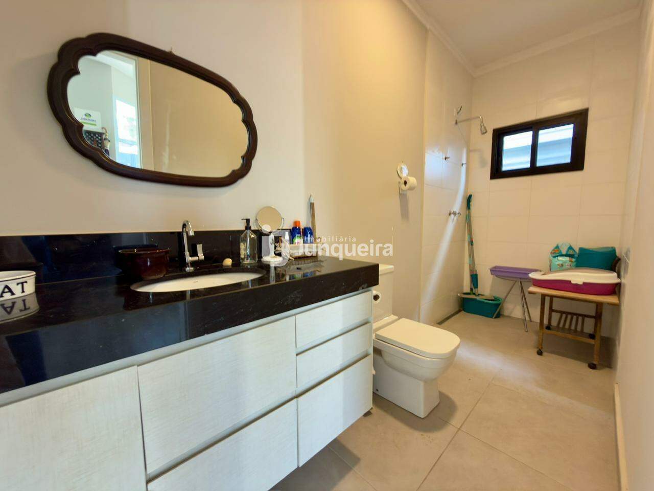 Casa em Condomínio à venda no Morada do Engenho, 3 quartos, sendo 3 suítes, 4 vagas, no bairro Morada do Engenho  em Piracicaba - SP