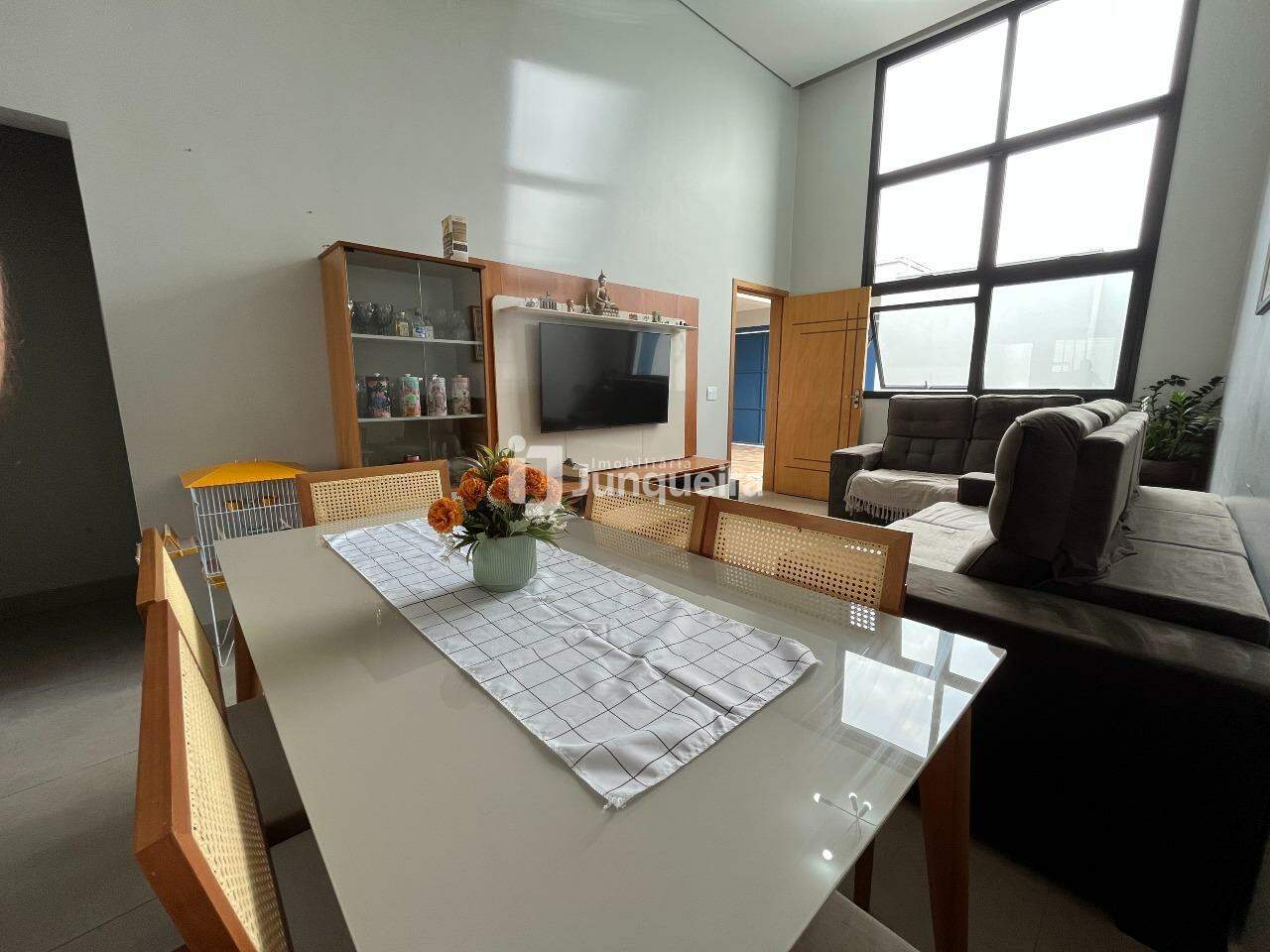 Casa à venda, 3 quartos, sendo 1 suíte, 2 vagas, no bairro Jardim São Francisco em Piracicaba - SP