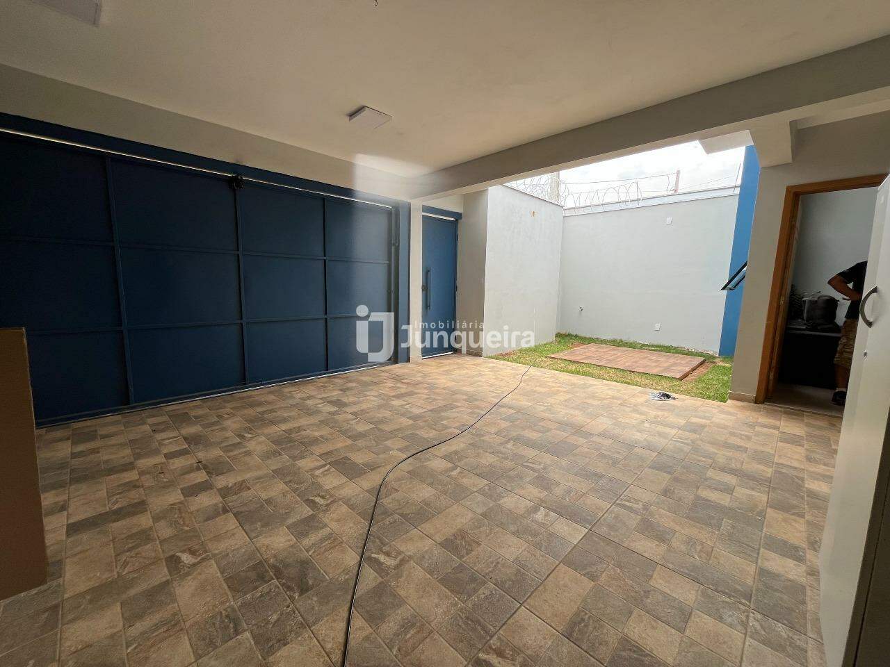 Casa à venda, 3 quartos, sendo 1 suíte, 2 vagas, no bairro Jardim São Francisco em Piracicaba - SP