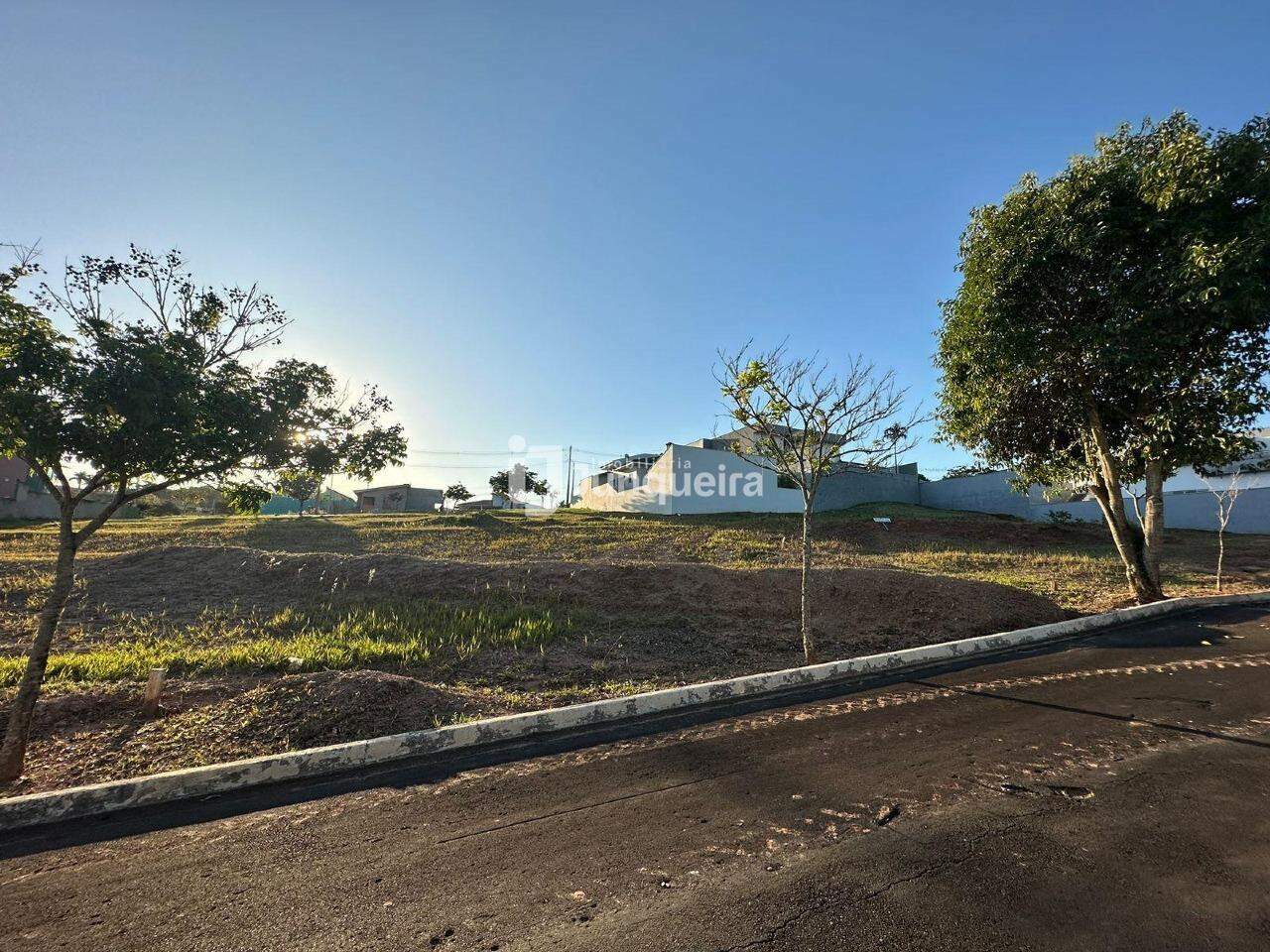 Terreno em Condomínio à venda no Residencial Terras das Águas, no bairro Fazenda Limoeiro em Águas de São Pedro - SP