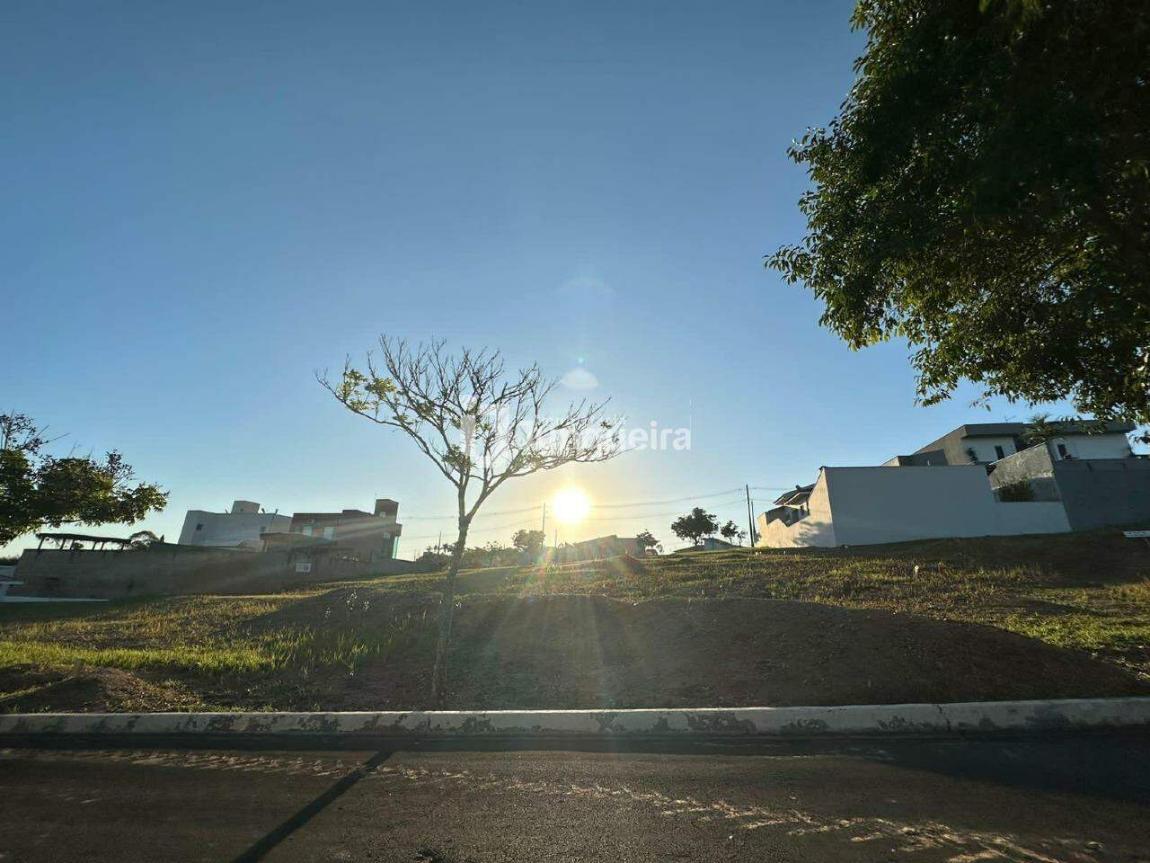 Terreno em Condomínio à venda no Residencial Terras das Águas, no bairro Fazenda Limoeiro em Águas de São Pedro - SP