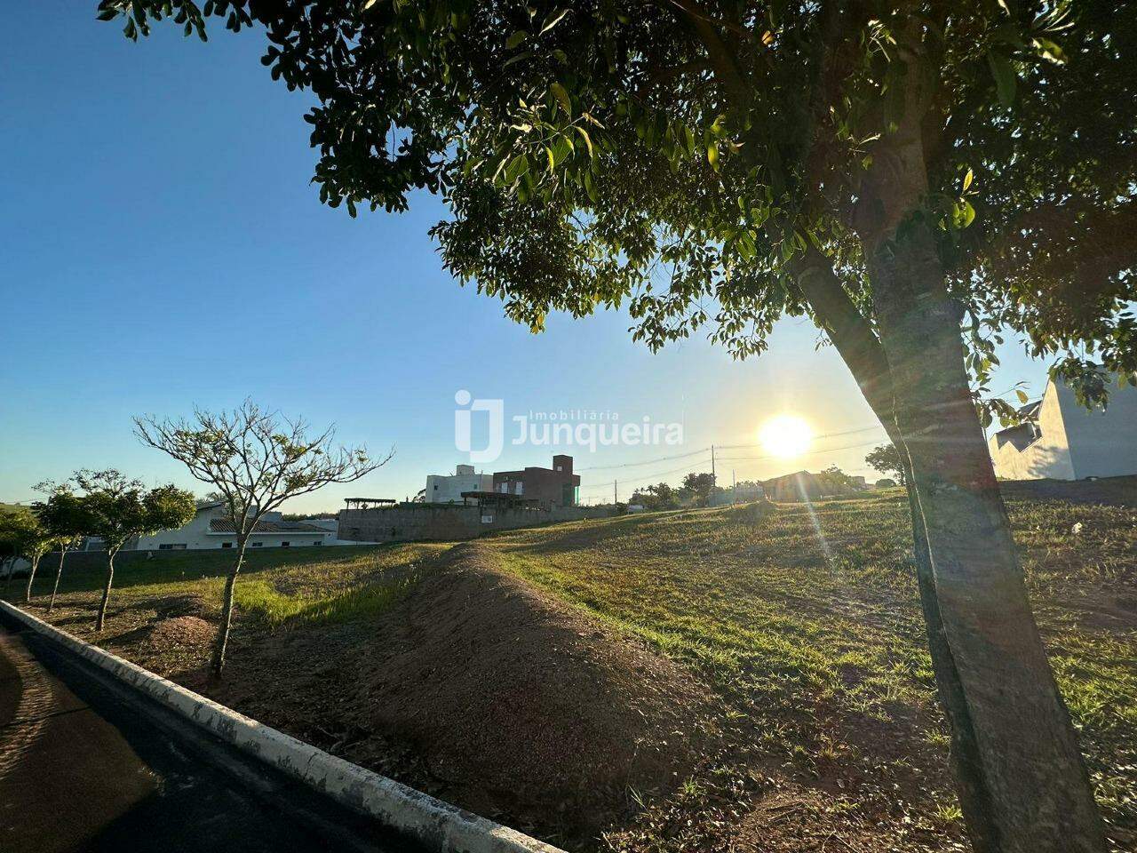 Terreno em Condomínio à venda no Residencial Terras das Águas, no bairro Fazenda Limoeiro em Águas de São Pedro - SP