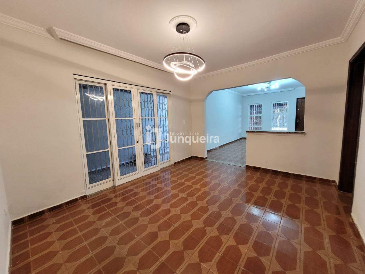 Casa para alugar, 2 quartos, 1 vaga, no bairro Vila Rezende em Piracicaba - SP