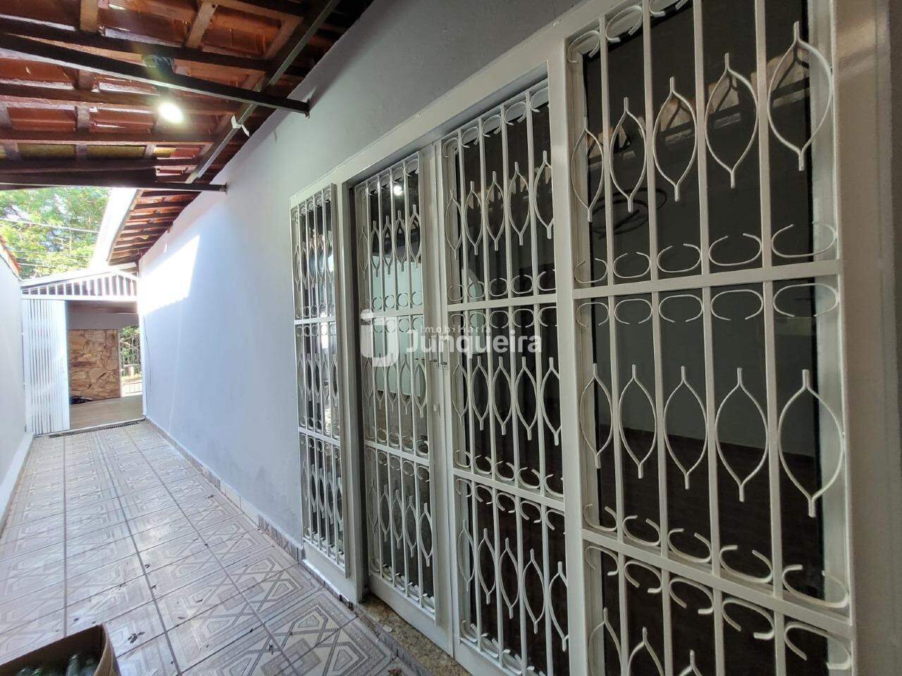 Casa para alugar, 2 quartos, 1 vaga, no bairro Vila Rezende em Piracicaba - SP