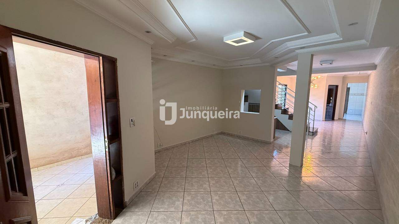 Casa para alugar, 3 quartos, sendo 1 suíte, 2 vagas, no bairro Loteamento Santa Rosa em Piracicaba - SP