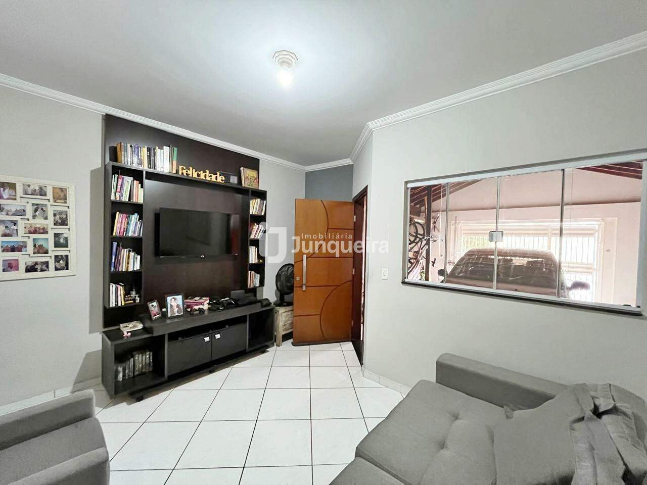 Casa à venda, 3 quartos, sendo 1 suíte, 2 vagas, no bairro Parque Residencial Monte Rey III em Piracicaba - SP